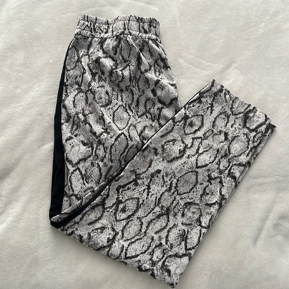 Snake print tie front pants - Picture 1 of 4